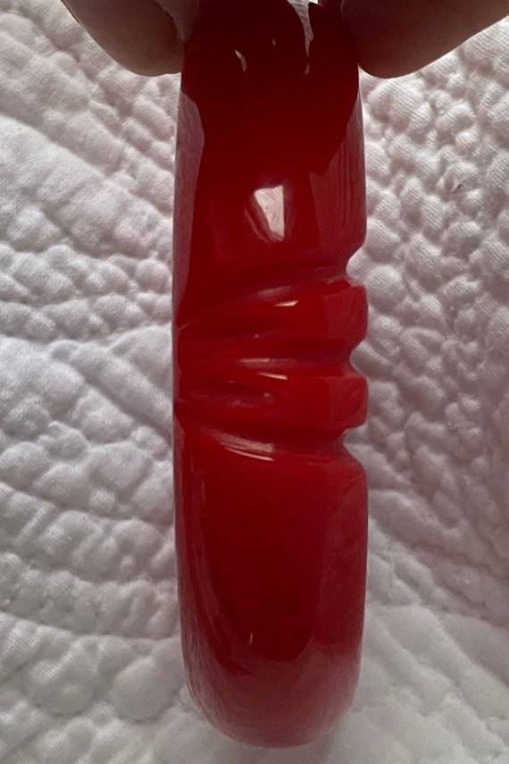 Lucite Bright Red Carved Ridged Large Vintage Ban… - image 7