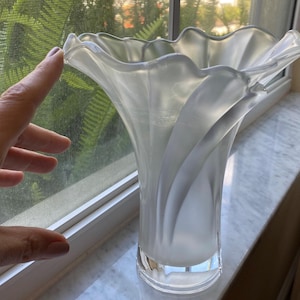 Clear Frosted Glazed Open Flared Fan 7 1/2&quot; Mikasa Vase 1980&#39;s
