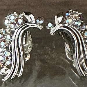 LISNER Vintage Aurora Borealis Rhinestones Floral Cascade Motif Clip on Earring Set.