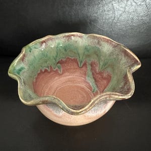 Browns Keramik handgemachte gewellte Rand erdige Farben mittlere Schüssel San Antiano TX 2009