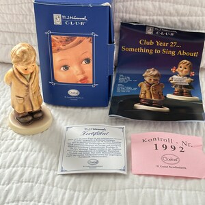 Porcelain Figurine Goebel Hummel Collectible Erster Bass &quot;Too Shy To Sing #1995 Hum 845 New in Box 2002.