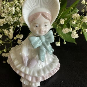 Lladró #06263 "Little Doll" Porcelain Figurine Ornament(1995)Retired Santa's Workshop Collection