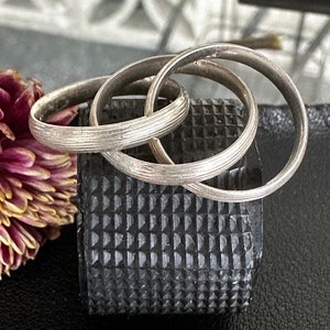 Sterling Silver Triple interlocked Band Ring Size 4 Preowned