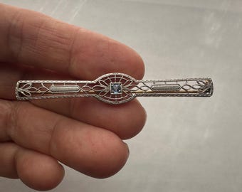 Antique Art Deco Platinum and 14K Gold Open Filigree Cut Bar Pin-Brooch 1900s