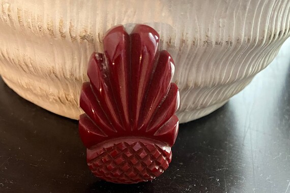 Bakelite Pineapple Style Vintage Dress Clip - image 4