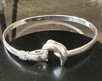 Pulsera de Plata de Ley con Gancho de Delfín Seminuevo.