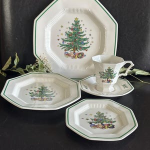 Vintage Nikko Happy Holidays 5-Piece Porcelain Octagon Shaped Place Setting - Christmas Tree Teddy Bear Circa 1980s