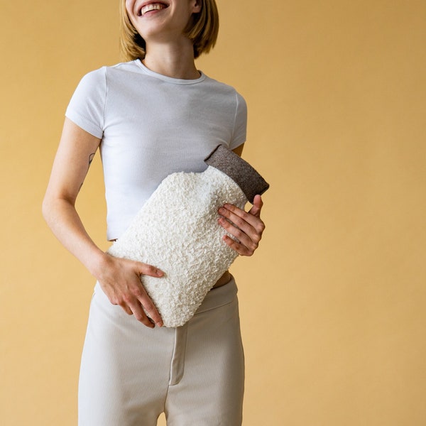 Bouillotte câline XXL avec housse [2L] en coton biologique doux et feutre recyclé - Fabriquée en Allemagne - Bouillotte XXL pour soulager la douleur