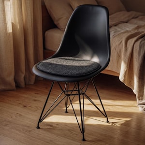 Oval felt seat cushion, 40 x 36 cm, made of wool felt. Chair cushion for Vitra Eames, Wire Chair, Verner Panton, EVO-C, HAL & designer chairs.