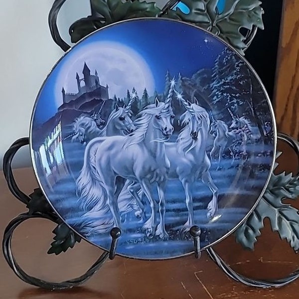 Beautiful Franklin Mint, Royal Doulton " Gathering Of The Unicorns" 8" Plate