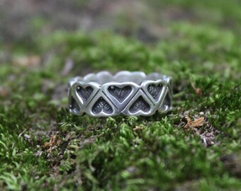 Handgefertigter Herz-Band-Ring aus Sterlingsilber