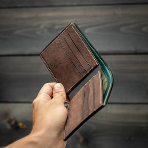 Cartera de piel de cordero con concha de Horween verde - Cartera hecha a mano, bolsillos Pueblo marrones, bloqueo RFID