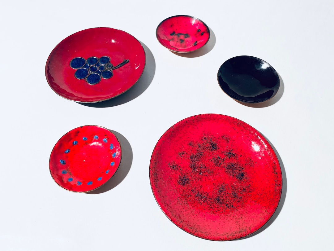 Five Space Age Red Enamel Bowls Plates Set / Vintage Decor 60s Etsy