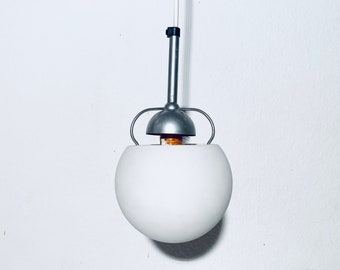 Lampe suspendue à ampoule en verre de lait / Décoration intérieure intemporelle