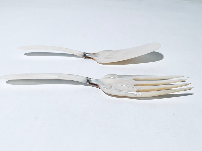 Antique Mother Of Pearl Salad Servers / Vintage Kitchen Decor Bild 6