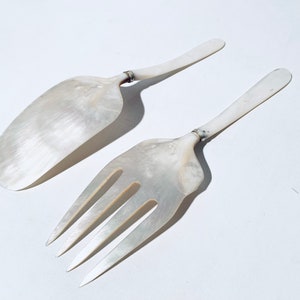 Antique Mother Of Pearl Salad Servers / Vintage Kitchen Decor Bild 3