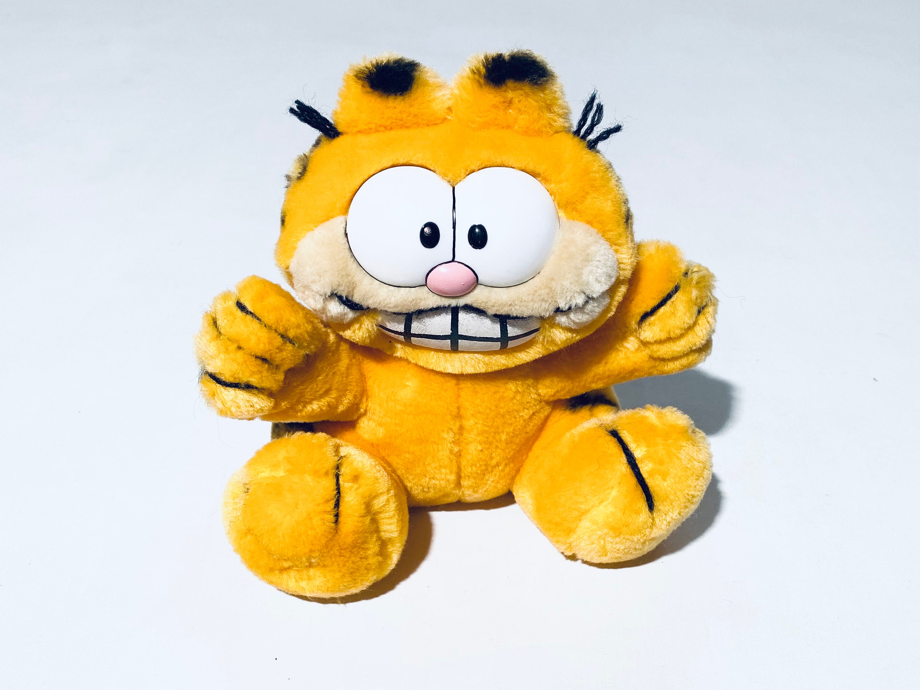ガーフィールド　ぬいぐるみ Garfield Plush (Yellow) Garfield Plush Stuffed Animal United Feature Syndicate
