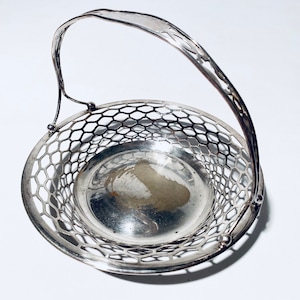Ornate Meriden Canada Silver Plated Fruit Bowl Basket / 1930s Vintage Decor