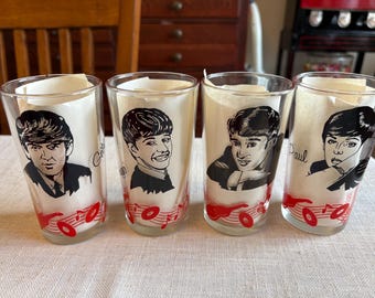 Juego de 4 vasos para beber de The Beatles, década de 1960