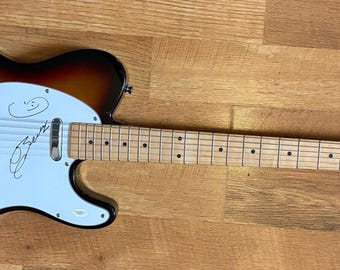 Guitarra firmada por la leyenda de la música Chuck Berry (autenticación JSA)