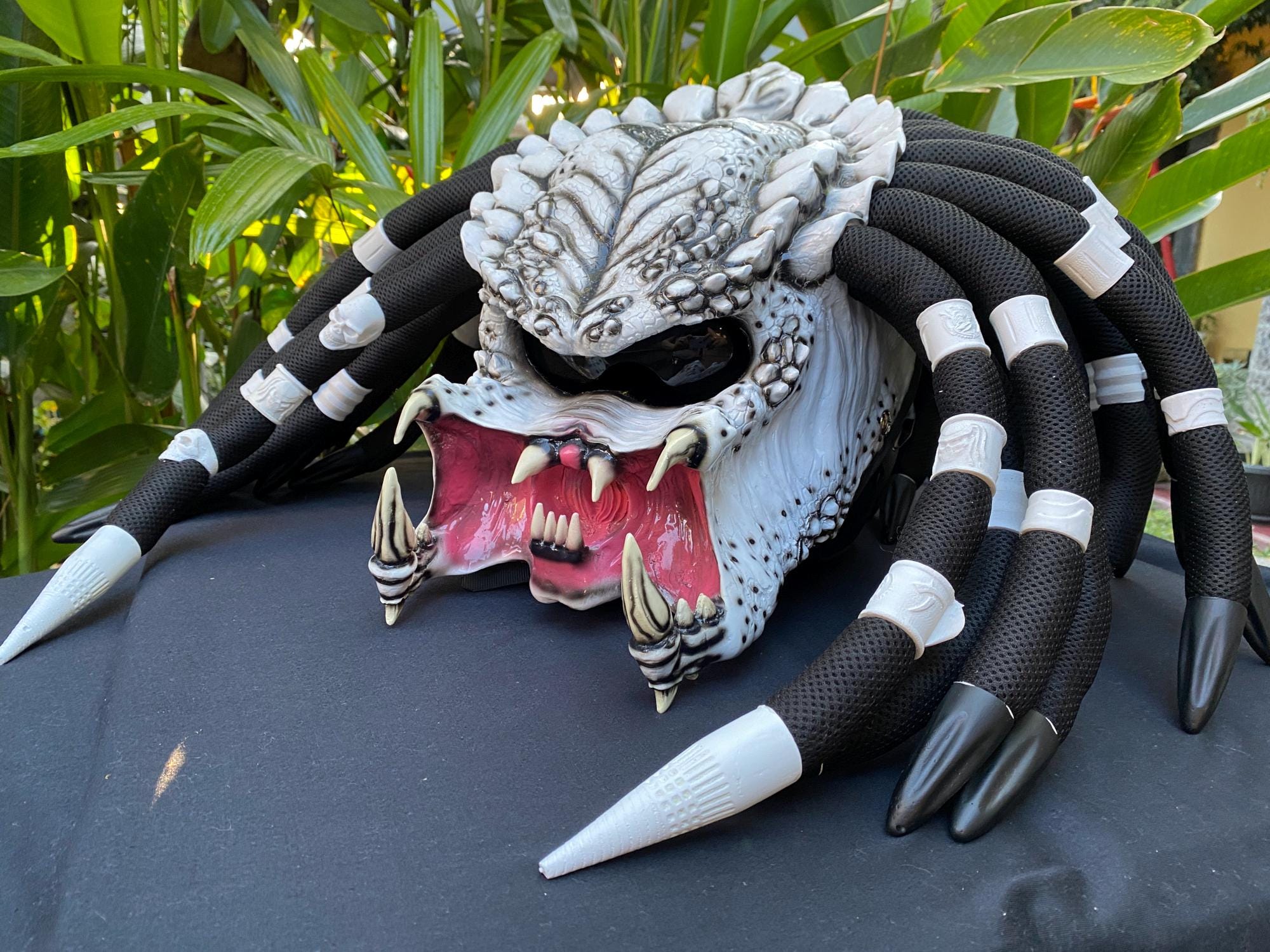 3D Predator Motorcycle Helmet: Custom Alien Skull Dreadlocks