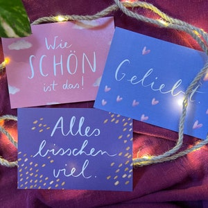 Wörter auf Mustern | Drei Postkarten im Set, die nicht viele Wörter benötigen, um viel zu sagen.
