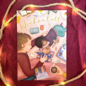Illustrationsdruck / Maxi-Postkarte „Wochenbett mit Geschwisterkind(ern)“  | Für alle, die neuen Familien etwas Gutes tun möchten.