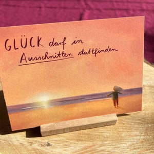 Postkarte "Glück darf in Ausschnitten stattfinden" | Eine Illustration über das kleine Glück.