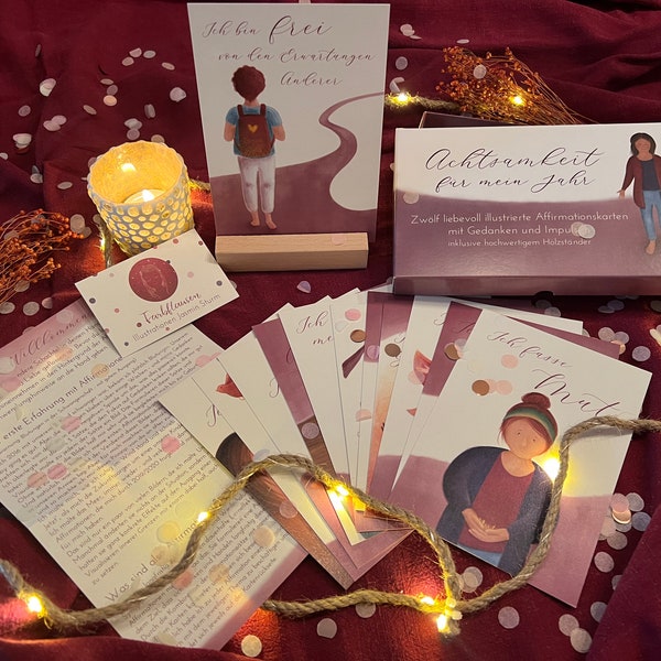 Achtsamkeit für mein Jahr | eine aufwändig gestaltete Box mit 12 liebevoll illustrierten Affirmationen, Texten, Impulsen,Holzständer &Brief.