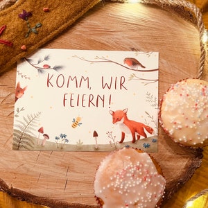 Komm, wir feiern! | Eine  Einladungskarte für euren Kindergeburtstag, liebevoll illustriert mit Waldtieren und Textvordruck.