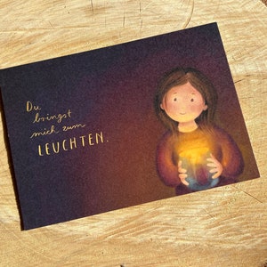 Postkarte "Du bringst mich zum Leuchten" | Eine Illustration mit dem schönsten Kompliment.