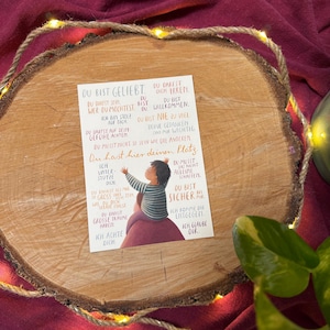Postkarte "Botschaften für Kinder 2" | eine Postkarte mit 19 liebevollen Sätzen und einer warmen Illustration.