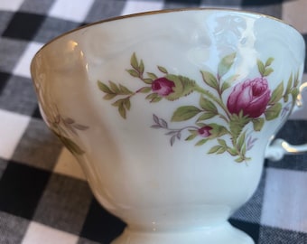 Vintage Johann Haviland China with BAVARIAN backstamp! Moss Rose pattern, with delicate rosebuds in hues of pinks and greens.