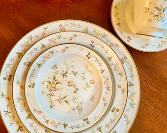 Noritake -champagne patterned 5-piece place setting