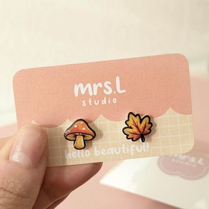 Pilz und Ahornblatt Ohrstecker, niedliche Mismatched Herbst Ohrringe mit Silber 925 Beiträge, ein Paar gemütliche Herbst Ohrringe, warme Farbpalette