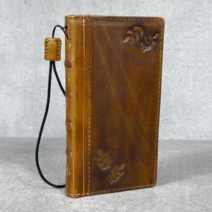 Capa de couro genuíno para Galaxy S25 S21 S22 S23 S24 55 56 71 Ultra FE Note A16 Carteira feita à mão com compartimentos para cartões e design de livro de luxo com carregamento sem fio