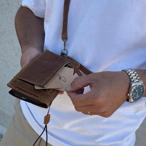 Funda de piel auténtica tipo cartera para iPhone 16, 11, 12, 13, 14, 15 Pro Max, 6, 7, 8 Plus, SE 2020, XS, MINI, estilo libro vintage con ranuras para tarjetas de crédito.