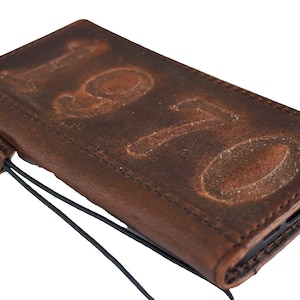 Cartera de caja de cuero genuino para Apple iPhone 11 12 13 14 15 Pro Max 8 plus SE XS Libro Vintage Ranuras para tarjetas Cubierta Estampado personalizado 1970 Personalizado