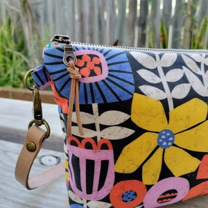 Dandelions/ Colourful Daisies or Vivid Floral Medium Crossbody Bag/Handbag image 9