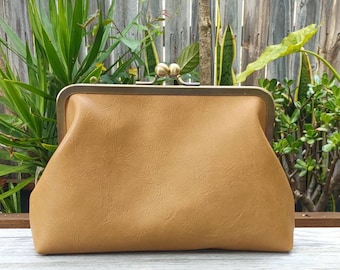 Camel/Light Tan Regular Metal Kisslock Clutch/Shoulder Bag/ Crossbody Bag/ Hand Bag