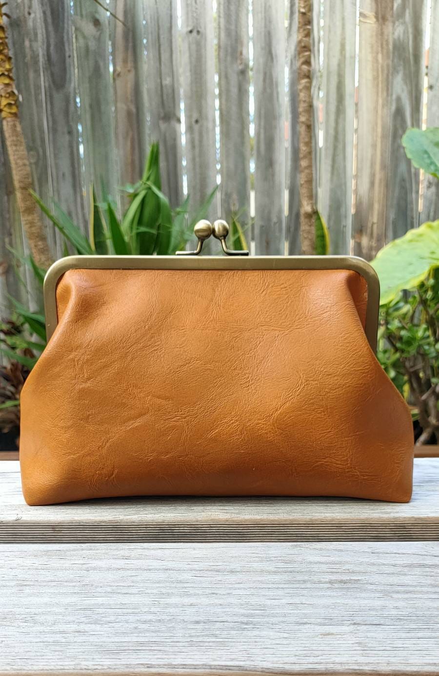 Regular Tan Brown Metal Kisslock Clutch