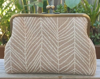 Lines in Beige Metal Kisslock Clutch/Hand Bag/Shoulder Bag/Crossbody Bag