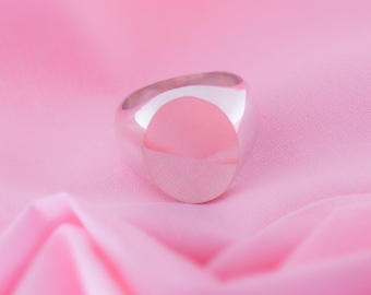 Sterling zilveren aangepaste ovale pinkachtige ring met naam eerste gegraveerd, cadeau voor haar gouden zegelring gegraveerde sieraden met minimalistische blanco