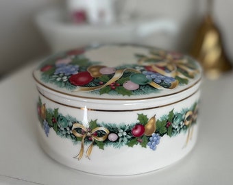 Mikasa Christmas Bouquet Lidded Trinket Box