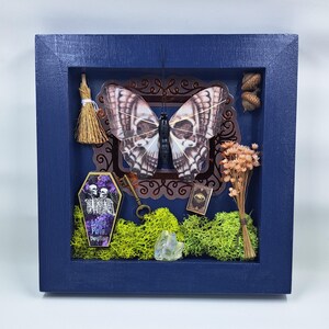 Shadowbox Decor - Spooky/Witchy Theme, Skull Schmetterling, Moos, Natur, Kristall