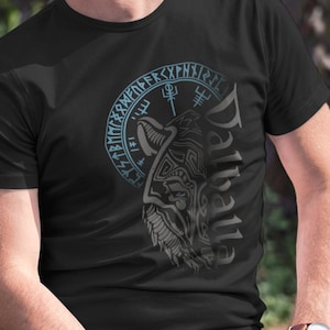 Walhalla Wolf Maske Runen Nordischer Kompass Wikinger T-shirt Warrior Odin Embrace the Norse warrior spirit with this unisex cotton T-shirt