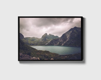 Mistige fjord, mistige scène, fjord poster, canvas fjord, ingelijste fjord, mistig landschap, mistig landschap, landschap poster, landschap canvas,