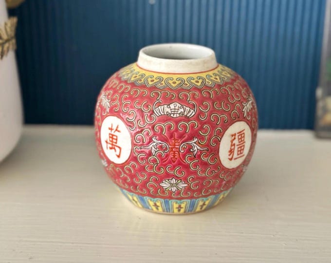 Chinese red Longevity porcelain ginger jar