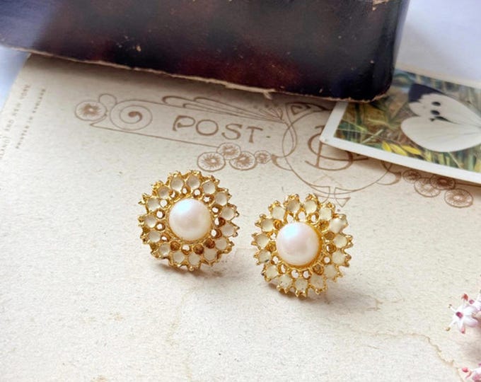 Gold-Tone Faux-Pearl Stud Earrings – Elegant & Timeless