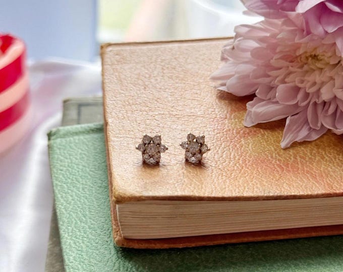 Vintage Sparkling Floral Cluster Stud Earrings – Dainty Classic Elegance